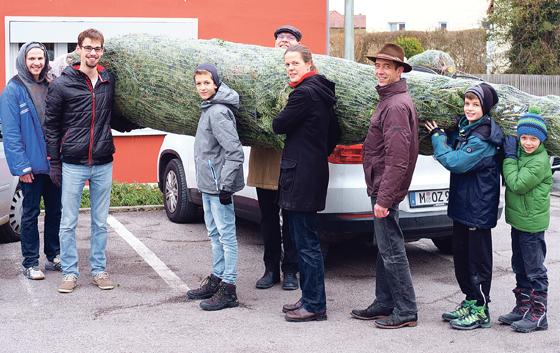 Eine fröhliche, vorweihnachtliche Aktion für die  Kirchengemeinde in Ebersberg	Foto: Gemeinde