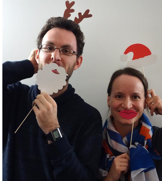 Benjamin Schuldt und Andrea Hinze, Redakteure des Münchner Wochenanzeigers, wünschen allen Lesern fröhliche Weihnachten. 	Foto: hw