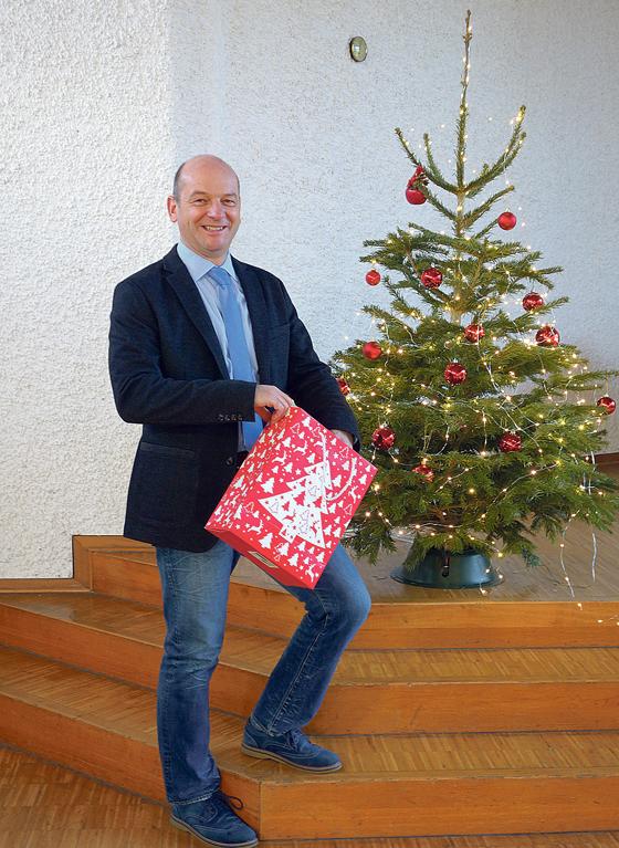 Grünwalds evangelischer Pfarrer Christian Stalter erinnert daran, an Weihnachten den Nächsten nicht aus dem Blick zu verlieren.	Foto: Heike Woschée