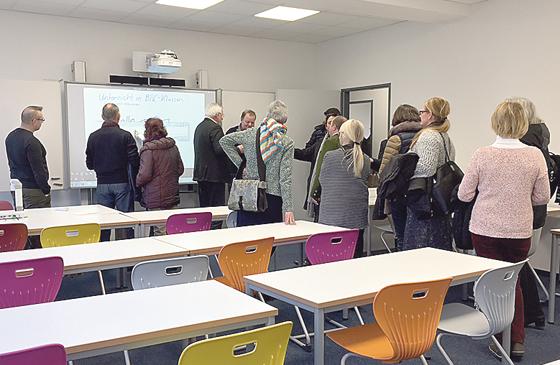 Hell und freundlich präsentieren sich die Klassenräume in der Feldkirchner Berufsschule.	F.: LRA München