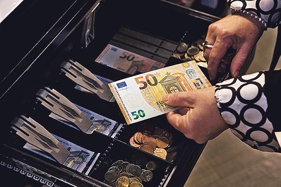 Anfang April kommt ein neuer und fälschungssicherer 50-Euro-Schein in den Umlauf.	Foto: © Europäische Zentralbank