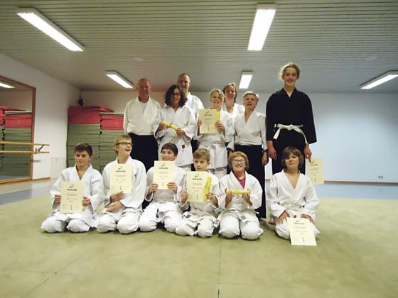 Der TuS Holzkirchen gratuliert den kleinen Judokas zur  erfolgreich bestandenen Prüfung.	Foto: VA