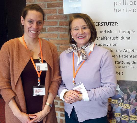 Die Stationsleitung der Palliativstation, Nina Geissert und Fördervereinsmitglied, Verena Gräfin von Plettenberg hoffen auf viele neue Hospizhelfer. 	Foto: VA