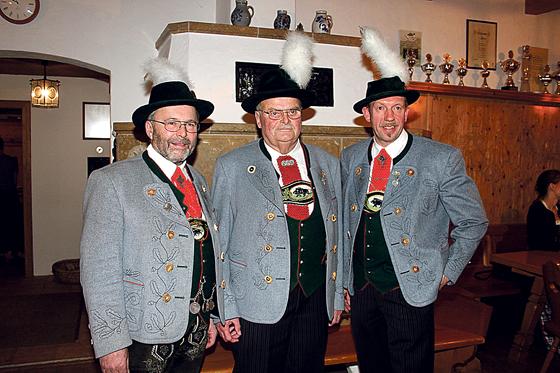 Martin Lohmeyer, Jakob Pröbstl sen., und Michaels Wiefarn (v. li.)  blicken auf ein ereignisreiches Jahr.	Foto: Ebrachtaler
