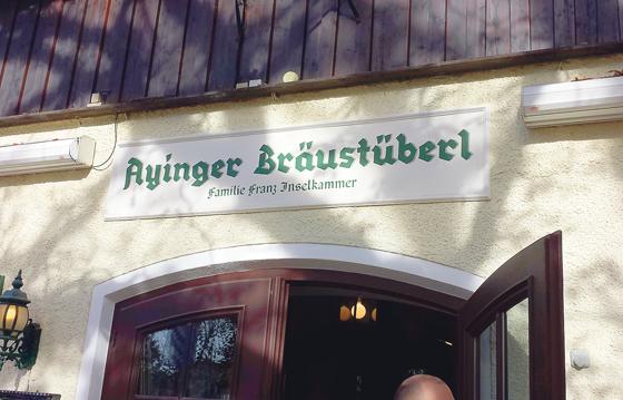 Im Ayinger Bräustüberl geben an jeden ersten Dienstag im Monat bayerische Musikanten den Ton an.	Foto: sd