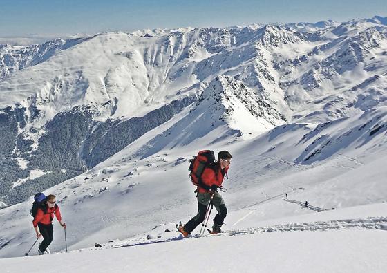 Die Grafinger Alpinisten gehen im Winter auf aussichtsreiche Ski- und Schneeschuhtouren. 	Foto: Otto Hartl