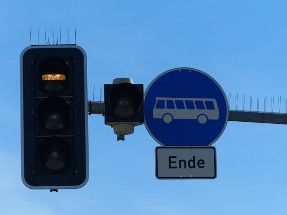 Schon »Ende«, bevor es losgeht? Im Stadtrat sieht man den Vorschlag für mehr Busspuren in München überwiegend skeptisch.	Foto: Hans, CC0