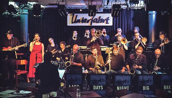 Ordentlich Stimmung mit der Hard Days Night Big Band in Hohenbrunn.	Foto: VA