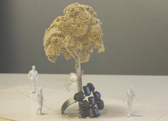 »Für Euch« heißt das Gedenk-Ensemble, das Elke Härtel entworfen hat. Aus einem Ring heraus wächst der Ginkgo-Baum, auf den Steinen des Rings werden Abbildungen der neun Amoklaufopfer angebracht.	Foto: Kulturreferat