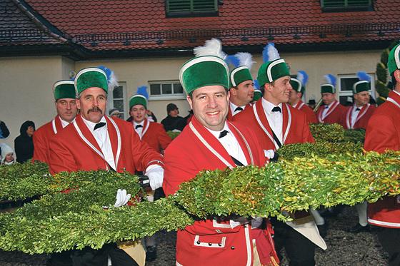 Die Münchner Schäffler legen zu ihrem 500-jährigen Jubiläum in diesem Jahr Sonderschichten ein.	Foto: VA