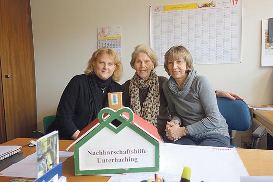 Silke Graf, Monika Datz und Inge Strauß von der Nachbarschaftshilfe Unterhaching freuen sich auf viele aktive Helfer und neue Mitglieder.	Foto: hw