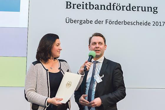 Die Parlamentarische Staatssekretärin Dorothee Bär mit dem Wahlkreisabgeordneter Andreas Lenz.	Foto: Büro Lenz