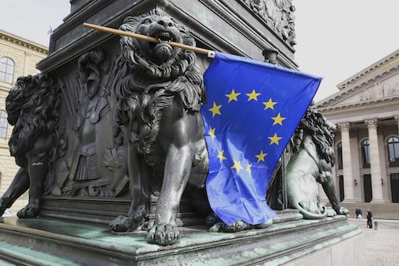Der bayerische Löwe steht zur europäischen Einheit.   Foto: Frank Lübke
