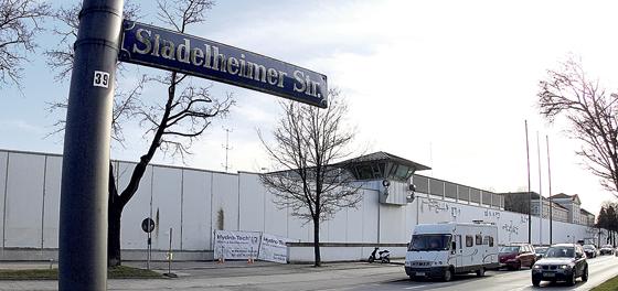 In die Jahre gekommen. Die Justizvollzugsanstalt Stadelheim wird binnen der nächsten zwei Jahre umfangreich saniert und modernisiert.	Foto: HH