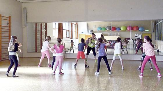 Zumba® Kids  fröhliche Musik kombiniert mit energiegeladenen Choreografien beim TSV Neufahrn.	Foto: Verein