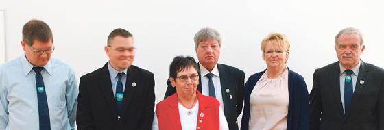 Die Vorstandschaft: Erwin Vogl, Thomas Bernauer, Anita Meyr, Bernd Meyr, Sieglinde Haas und Karl-Heinz Zenker (v. li.).	Foto: Verein