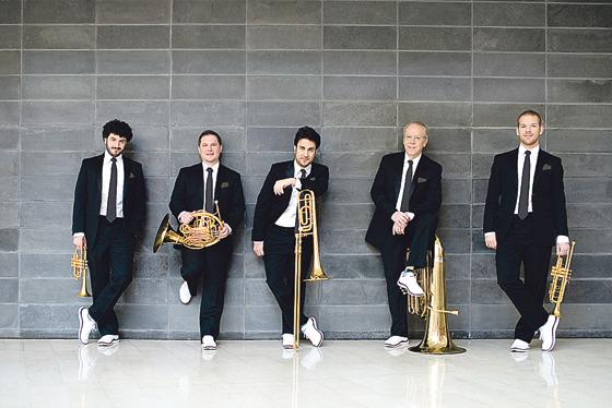 Die Musiker von Canadian Brass werden am 6. April die Besucher im Kulturzentrum Taufkirchen begeistern.	Foto: VA