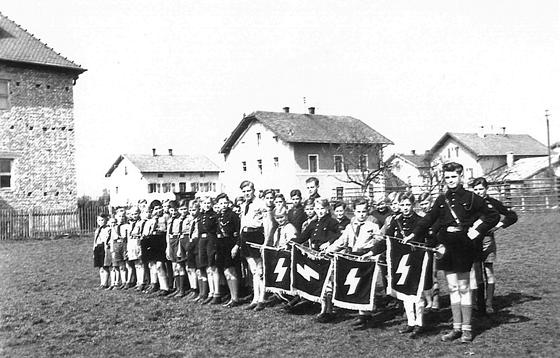 Eine Aufnahme der Grafinger Hitler-Jugend aus der Zeit  Anfang der 1940er Jahre. 	Foto: Museum der Stadt Grafing