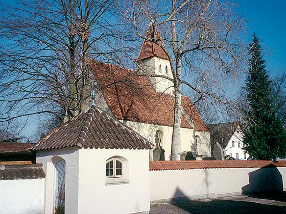 Der alte Dorfkern Englschalkings liegt rund um die Kirche  St. Nikolaus.	Foto: NordOstKultur-Verein
