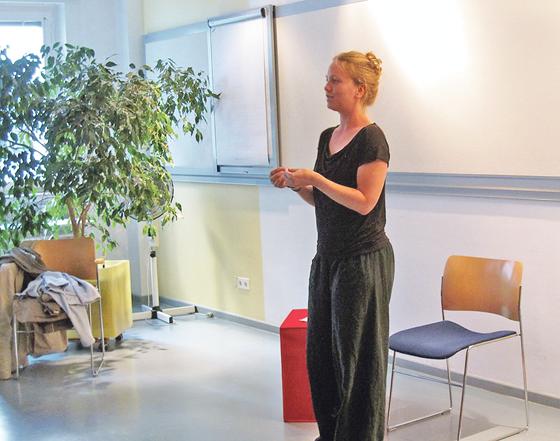 Die Erzählerin und diplomierte Sprecherin Mareike Tiede bringt Interessierten das »Storytelling« bei. 	Foto: EBW