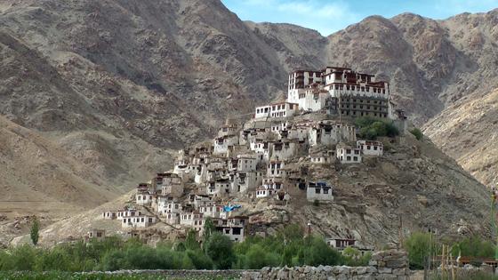 Vom kargen Leben in skurril erscheinenden Klostergebäuden erzählt der Film »Gompas in Ladakh« von Ilke Ackstaller.