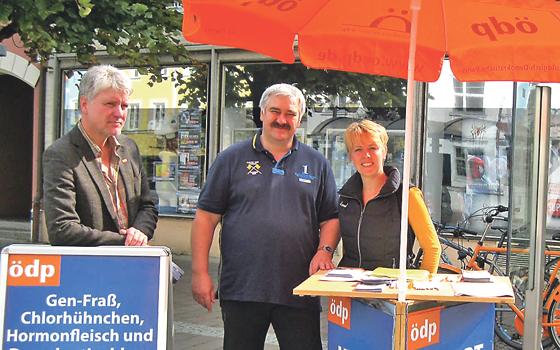 Stephan Treffler, Wolfgang Reiter und Christina Treffler (v. li.) kämpfen um die Chance, ihre Partei in den Bundestag zu bringen.	Foto: VA