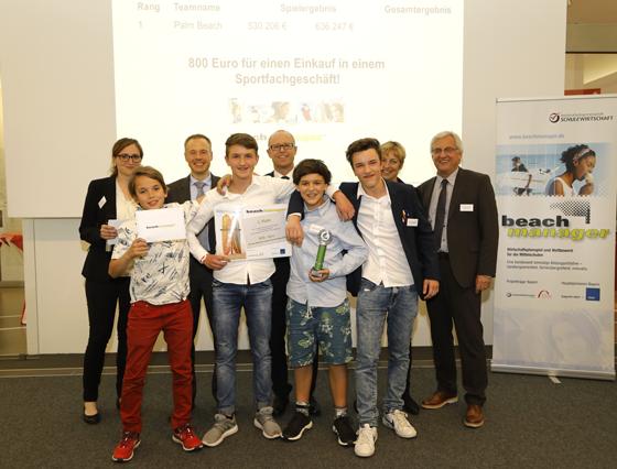 Grund zur Freude: Das Team Palm Beach von der Montessori-Schule Regensburg überzeugte die Jury mit ihrem Konzept.	Foto: VA