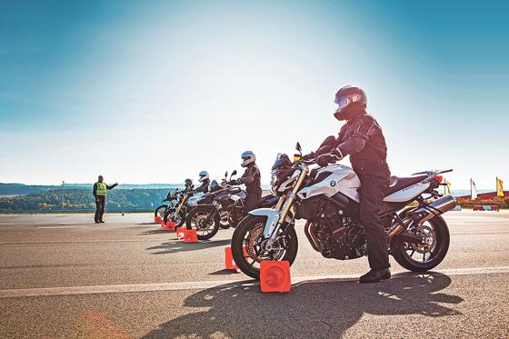 Wieder Lust aufs Biken? Das Motorrad Wiederaufsteiger-Training von ADAC und BMW ist ein optimaler Einstieg.	Foto: ADAC
