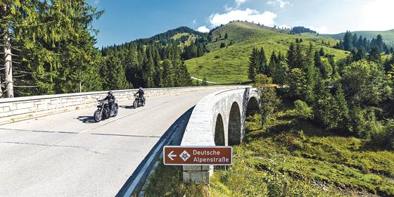 Mit dem Motorrad ist die Deutsche Alpenstraße ein ganz besonderes Erlebnis	Foto: ADAC Südbayern e.V.