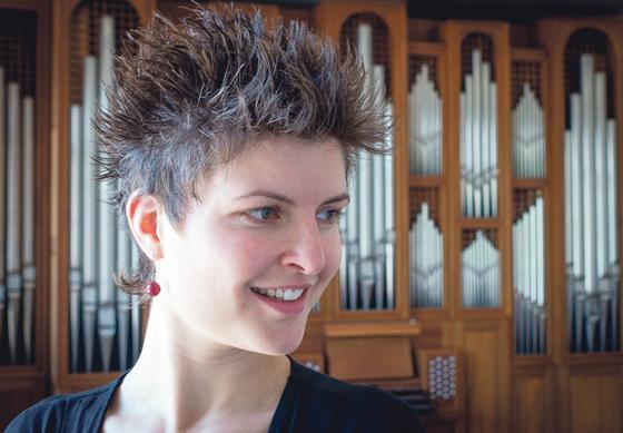 Organistin Angela Metzger präsentiert in St. Michael Werke von Bach, Mendelssohn, Karg-Elert und Alain.	Foto: privat