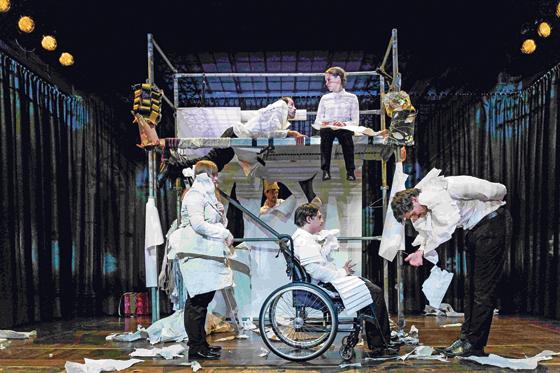 Sechs Schauspieler mit und ohne Behinderung zeigen bei den Kulturtagen ihren ganz eigenen Shakespeare. 	Foto: J. Miedl