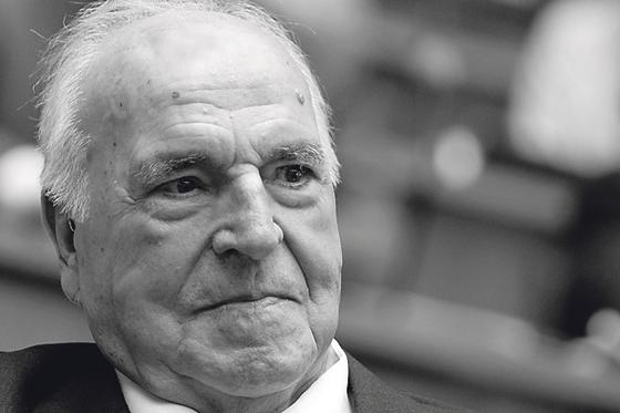 Altkanzler Helmut Kohl starb am 16. Juni im Alter von 87 Jahren. Im Gedenken des Kanzlers der Einheit flaggt Bayern am 1. Juli Trauer.	Foto: Adenauer-Stiftung, M. Noltenius
