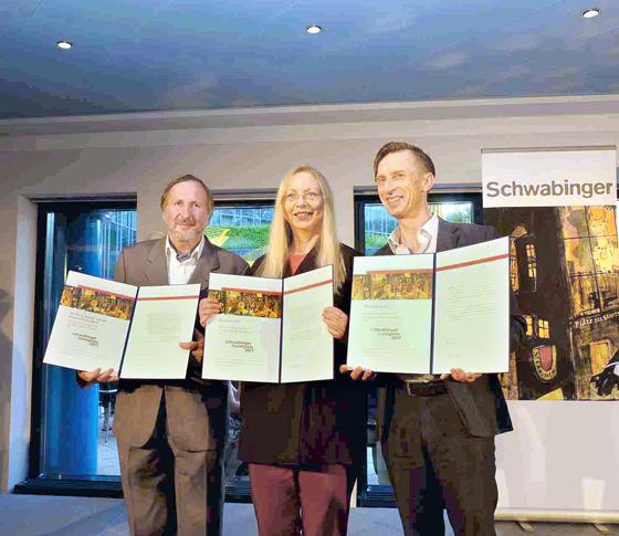 Drei verdiente Preisträger: Wolfgang Schlick (für die Express Brass Band), Gunna Wendt und Thorsten Krohn wurden für ihre Arbeiten ausgezeichnet.	Foto: Robert Bösl