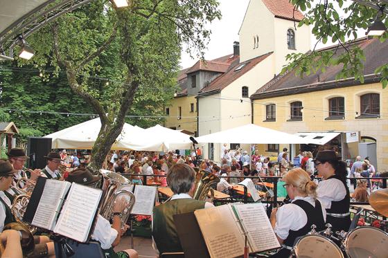 Im Innenhof der Grünwalder Burg wird am 22. und 23. Juli das traditionelle Burgfest gefeiert.	Foto: Freunde Grünwalds