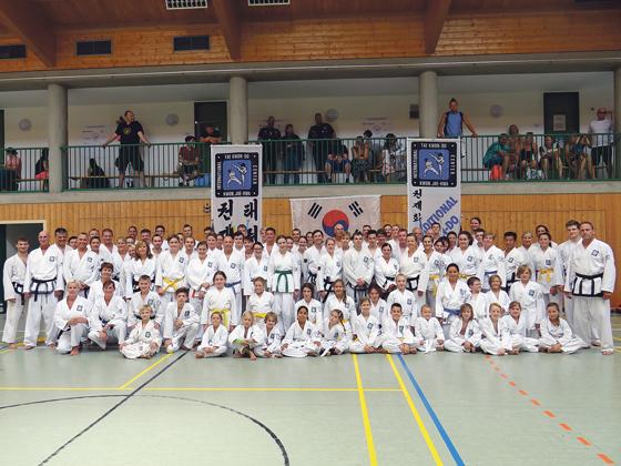 Zahlreiche Teilnehmer aus acht Schulen nahmen am vergangenen Wochenende an dem  Lehrgang in Berglern teil. 	Foto: Taekwondo Berglern