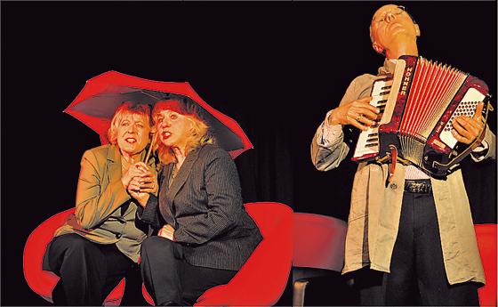 Muskalisches Kabarett mit Gesang bieten Lisa Grundhuber, Gretel Rost und Martin Grundhuber.	Foto: 193321 VA