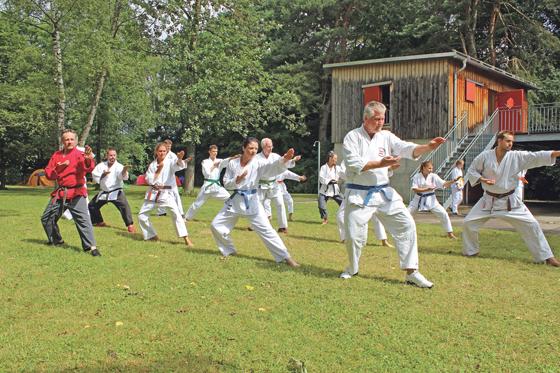 Verschiedene Kursgruppen üben zusammen: Im Trainingslager des Jiu Jitsu 1984 e.V. eine Bereicherung für alle Sportlerinnen und Sportler.	Foto: VA