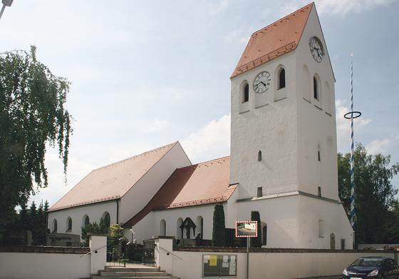 Die bestehende Poinger Pfarrkirche St. Michael (Bild) ist zu klein für die wachsende Gemeinde geworden. Die neue Kirche wird erst später fertiggestellt als geplant.	Foto: pt/Archiv