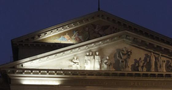 Ab November wird die prägnante Fassade der Bayerischen Staatsoper am Max-Joseph-Platz mit einem Lichtkonzept in Szene gesetzt.	Foto: Bayerische Staatsoper