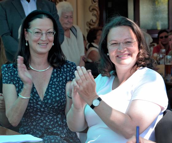 Arbeitsministerin Andrea Nahles (rechts) war zu Gast bei Claudia Tausend (links). 	Foto: Büro MdB Claudia Tausend