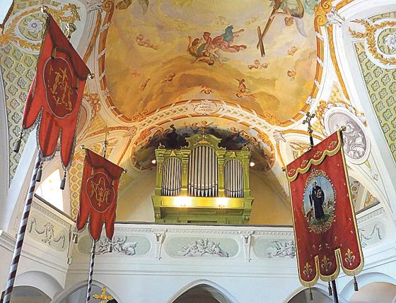 Die kleine, aber feine Orgel in der Siegertsbrunner Leonhardikirche kommt wie jedes Jahr im August bei einem Konzert von Michael Burghart zum Klingen.	Foto: VA