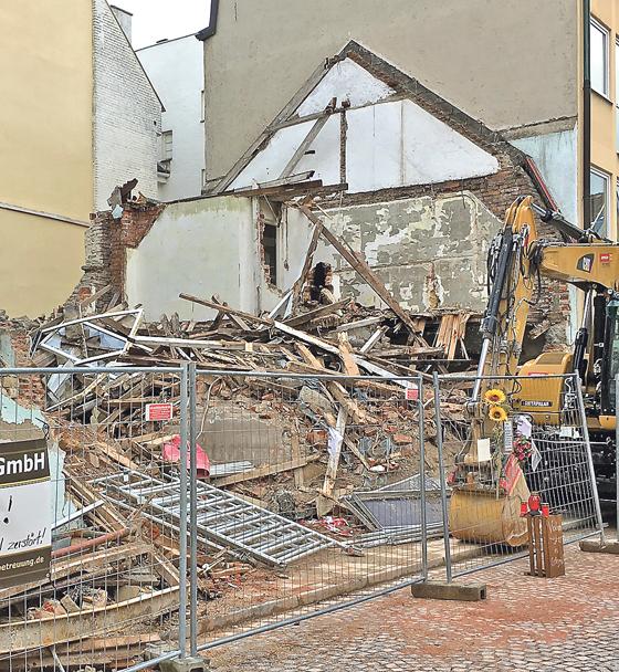 Das Haus in der Oberen Grasstraße 1 (Nähe Tegernseer Landstraße) steht nicht mehr. Es wurde von der zuständigen Baufirma gegen die Vorgaben abgerissen.	Foto: Marcus Kaiser