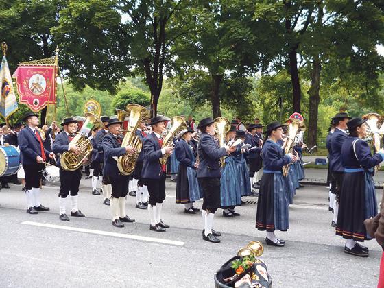 Die Musikkapelle Poing war zuletzt im Jahr 2015 beim traditionellen Wiesn-Festzug dabei.	Foto: Musikkapelle Poing