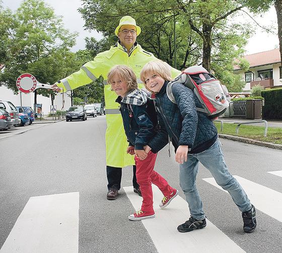 Für verkehrsreiche Straßenübergänge werden noch Schulweghelfer gesucht.	Foto: Archiv