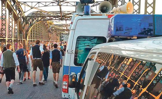 Am S-Bahnhof Hackerbrücke wird die Bundespolizei mit ihrem »weißblauen Partybus« die ankommenden Festbesucher informieren.	Foto: Bundespolizei