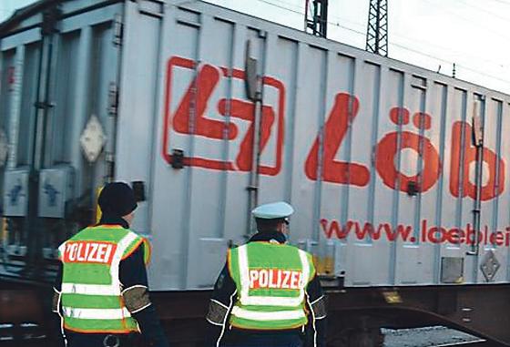 Fünf Flüchtlinge sprangen am Freitag bei Grafing aus einem fahrenden Güterzug.	Symbolfoto: Bundespolizei