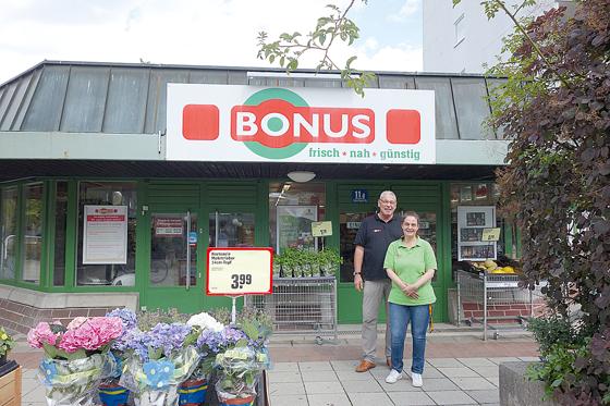 Marktleiter Gerd Metz mit seiner Stellvertreterin Manuela Hoffmann.	Foto: Carina Steger