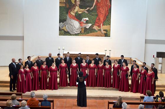 Das abwechslungsreiche Konzert des argentinischen Chores aus Mendoza in St. Magdalena kam beim Publikum gut an. 	F.: privat