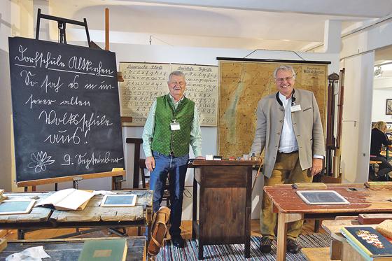 Der Vorsitzende des Fördervereins des Argeter Heimatmuseums, Götz von Borries (r.) und  Hans Gosau (l. Mitglied des Vorstandes) freuen sich auf zahlreiche Besucher.	Foto: hw