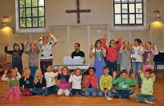 Der Kinderchor der Singschule probt jeden Dienstag in der Kirche St. Johannes am Preysingplatz.	Foto: js